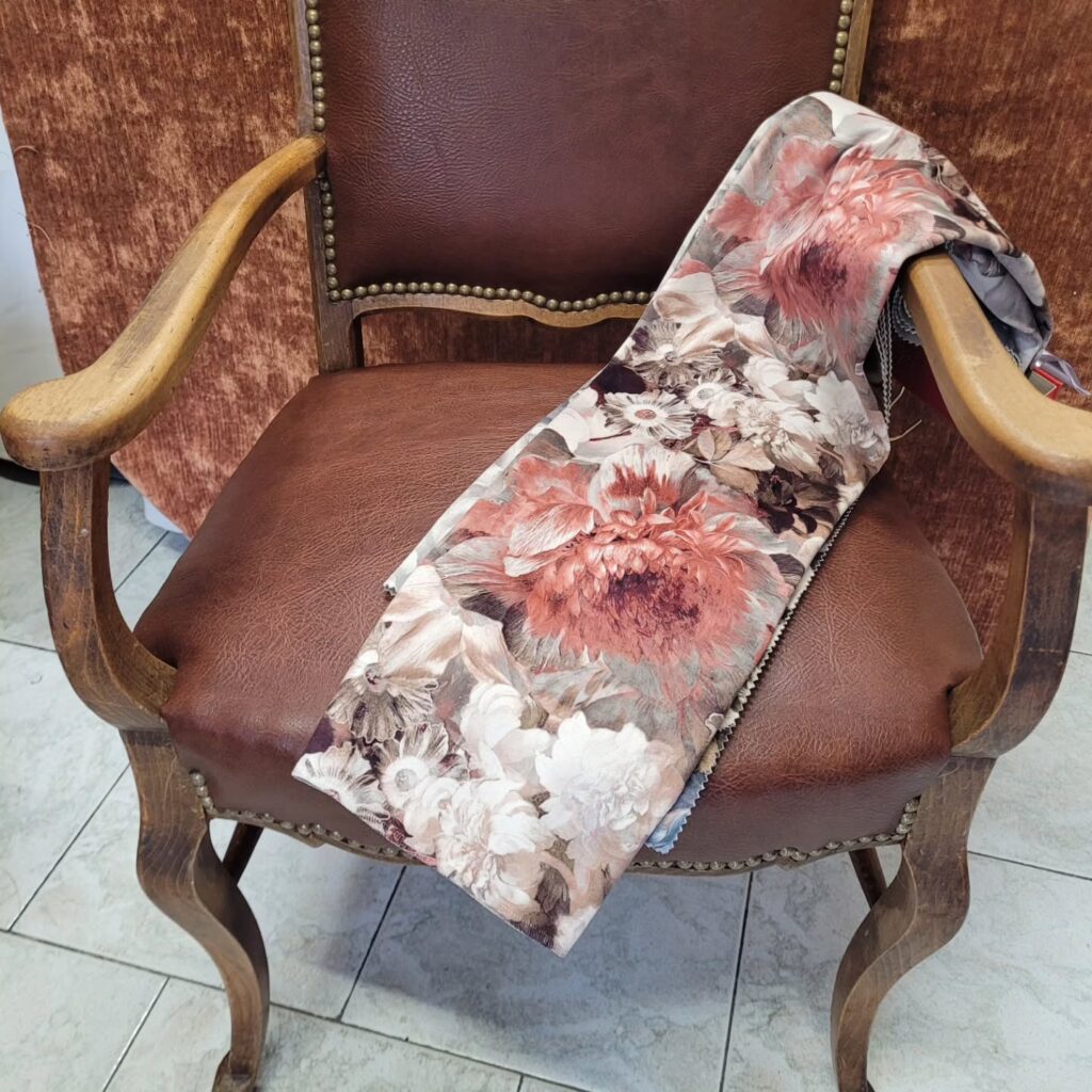 Instagram post from tapissier_solignac. This post is in position 1.